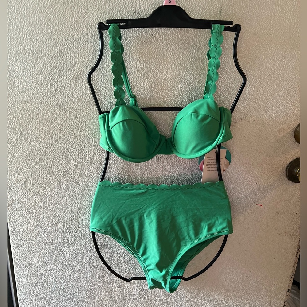 Green - Picture 2 of 2